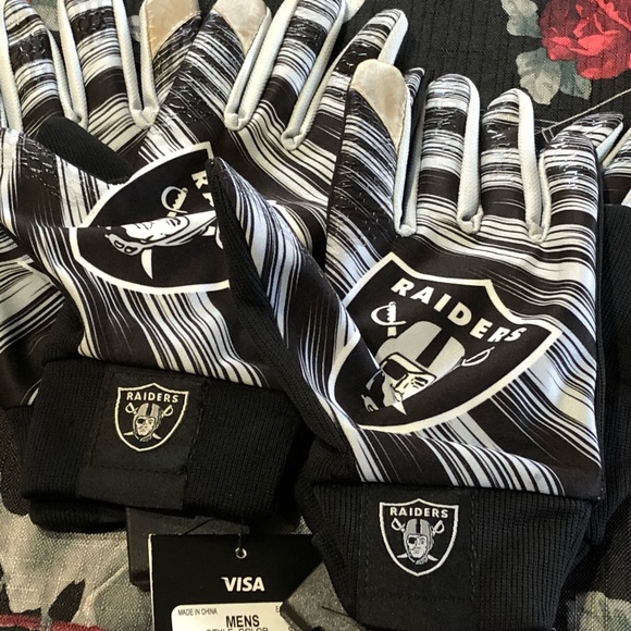 NWT 2014 LAS VEGAS OAKLAND RAIDERS CLOSEOUT STADIUM TOUCH GLOVES FINGERTIP TECH - Picture 4 of 9